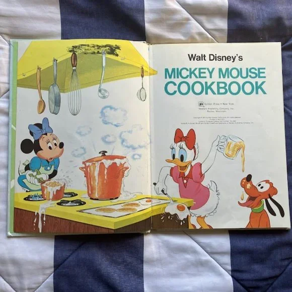 Walt Disney's Mickey Mouse cookbook Cookbooks